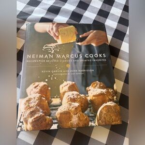 Neiman Marcus Cooks : Recipes for Beloved Classics & Updated Favorites 2013 RARE